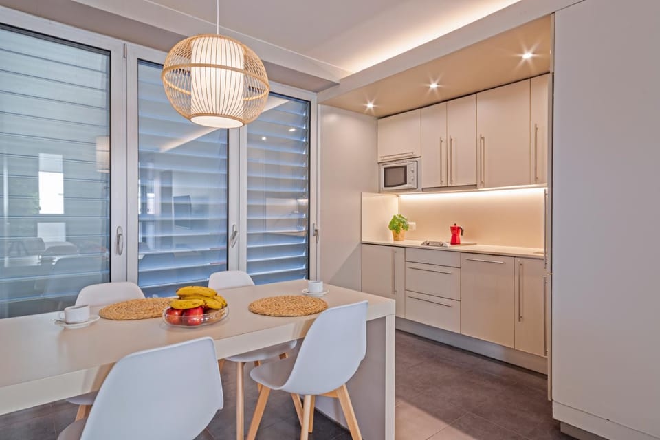 Kitchen or kitchenette, Seating area
