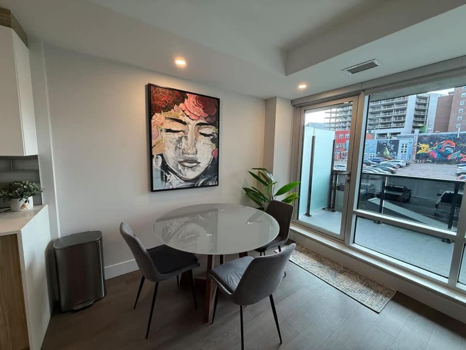 Spotless vibrant & modern 1 BR with 6 appliances Apartment in Dartmouth