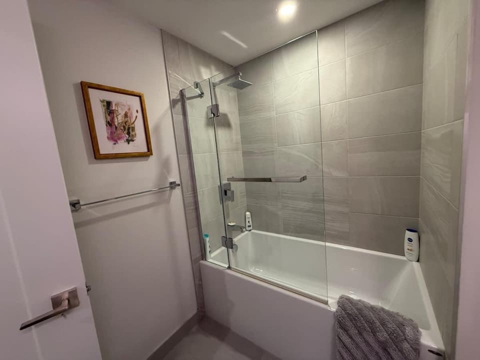Spotless vibrant & modern 1 BR with 6 appliances Apartment in Dartmouth