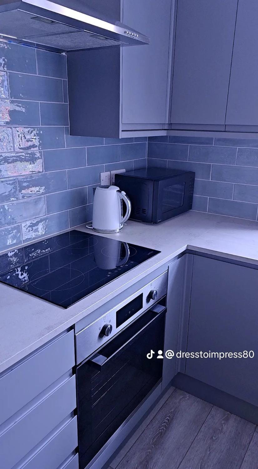 Dress To Impress 1 Apartment in Leeds