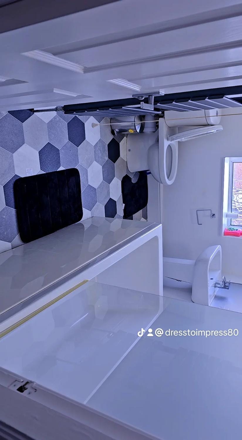 Dress To Impress 1 Apartment in Leeds