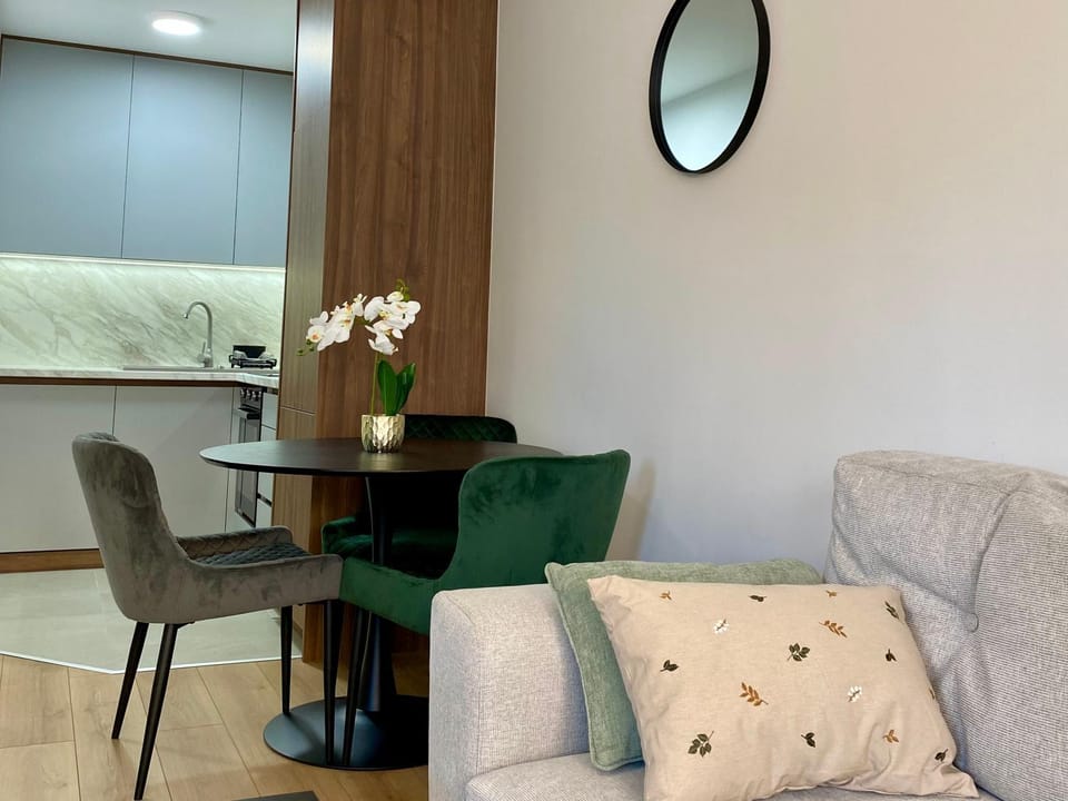 Kitchen or kitchenette, Living room, Dining area