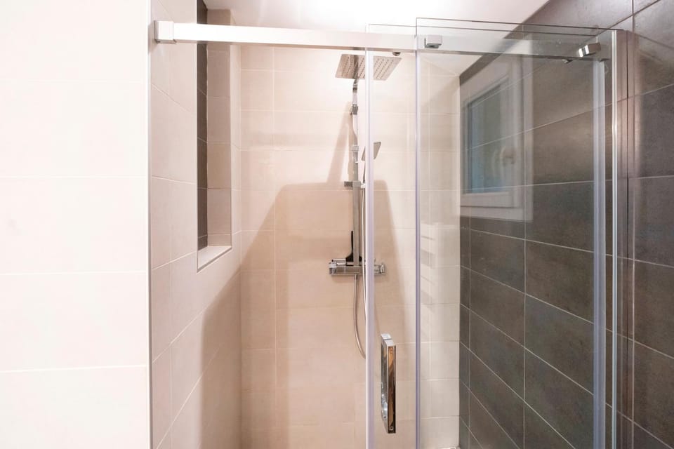 Bathroom, Living room