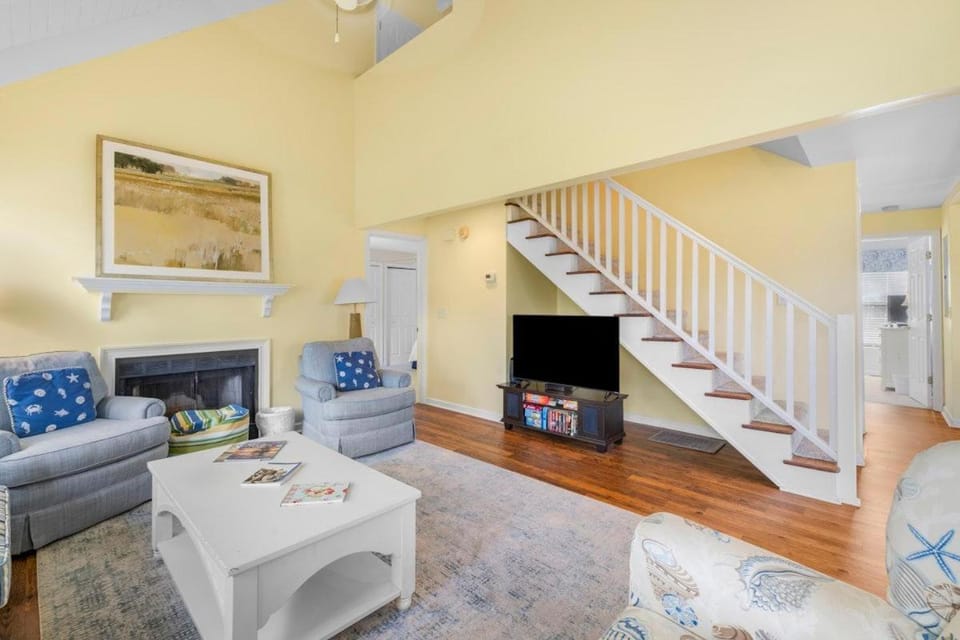 Captivating 3 Bedroom Villa Private Beach Access House in South Carolina