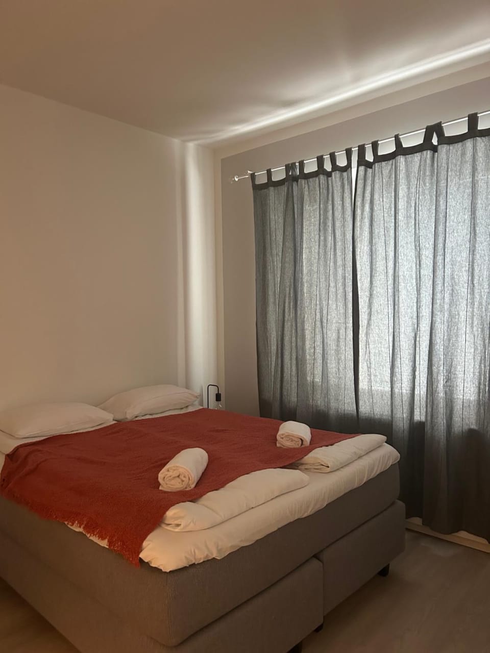 Bed, Photo of the whole room, towels