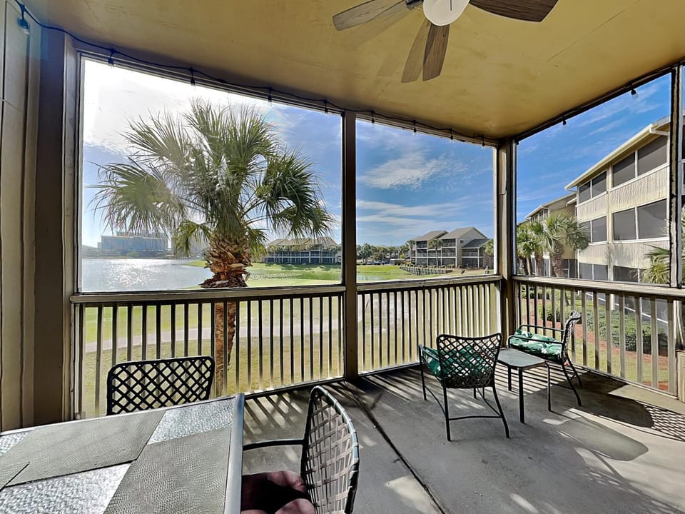 Garden, Balcony/Terrace, Seating area, Lake view