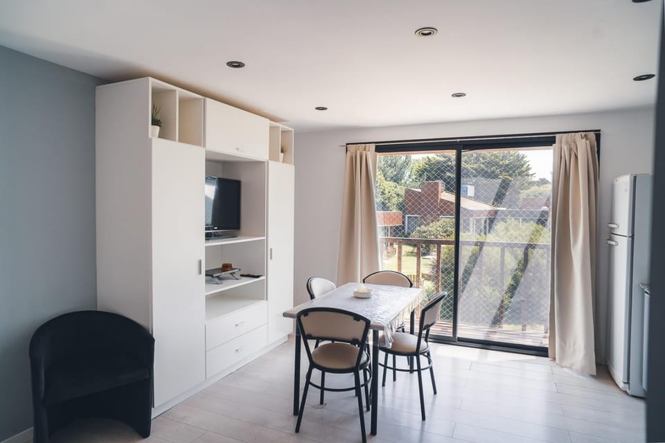 Check and home - Chapa II - 4 huéspedes con patio y parrilla House in Buenos Aires Province