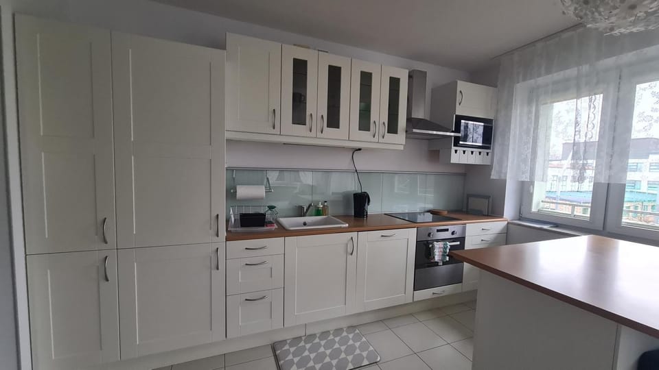 Kitchen or kitchenette, dishwasher, oven, stove