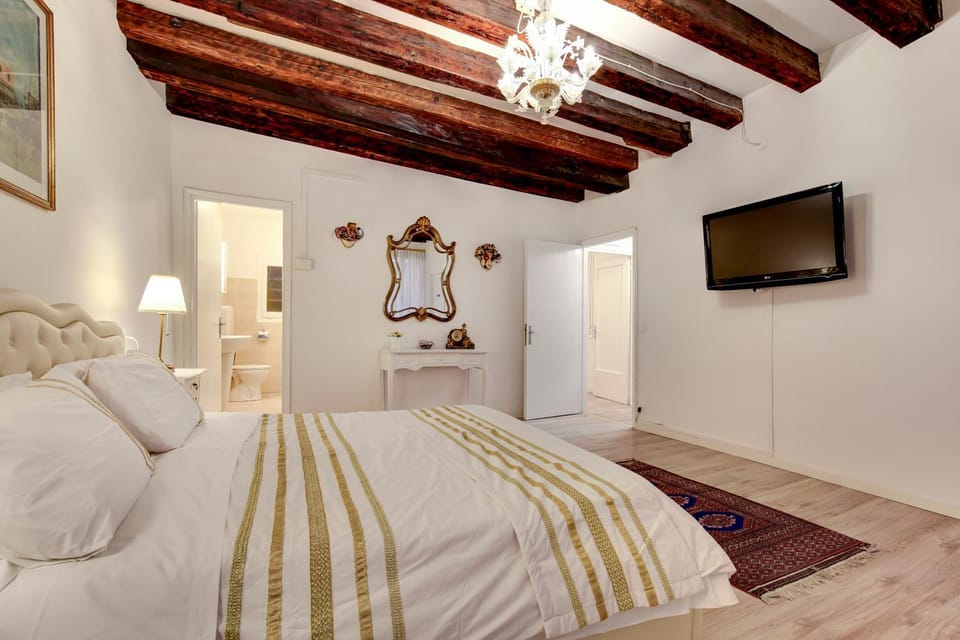 Ca' Invidia Apartment in San Marco