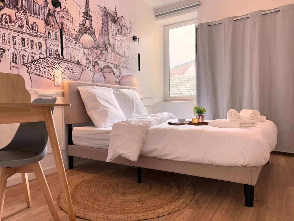 Bed, Photo of the whole room, Bedroom, storage