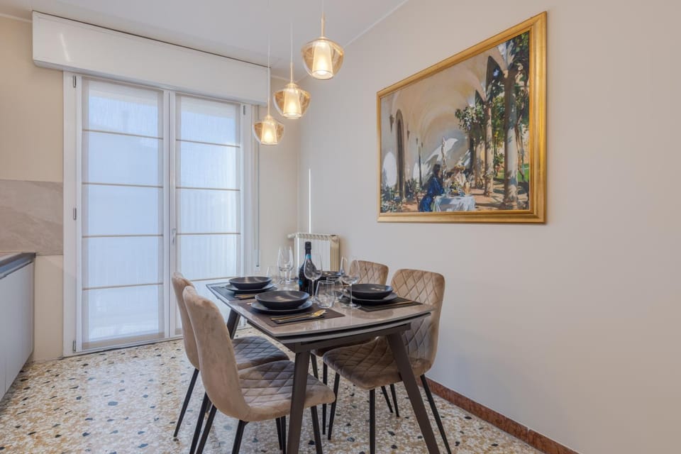 Elegant Executive Flat ,15 min from Venice, Free Parking Apartment in Venice