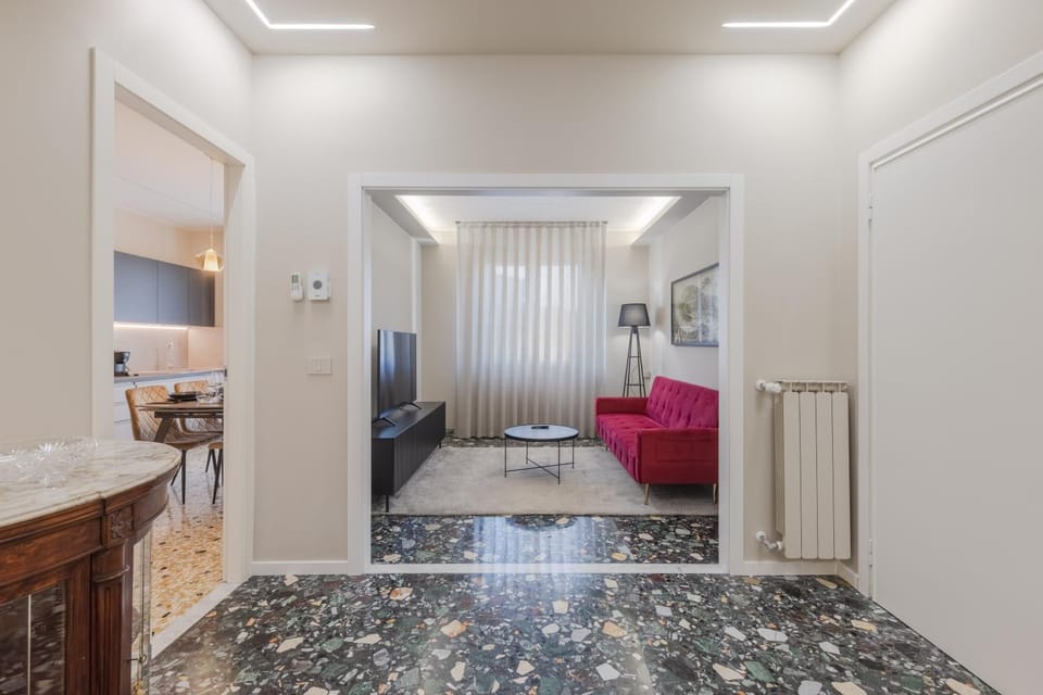 Elegant Executive Flat ,15 min from Venice, Free Parking Apartment in Venice