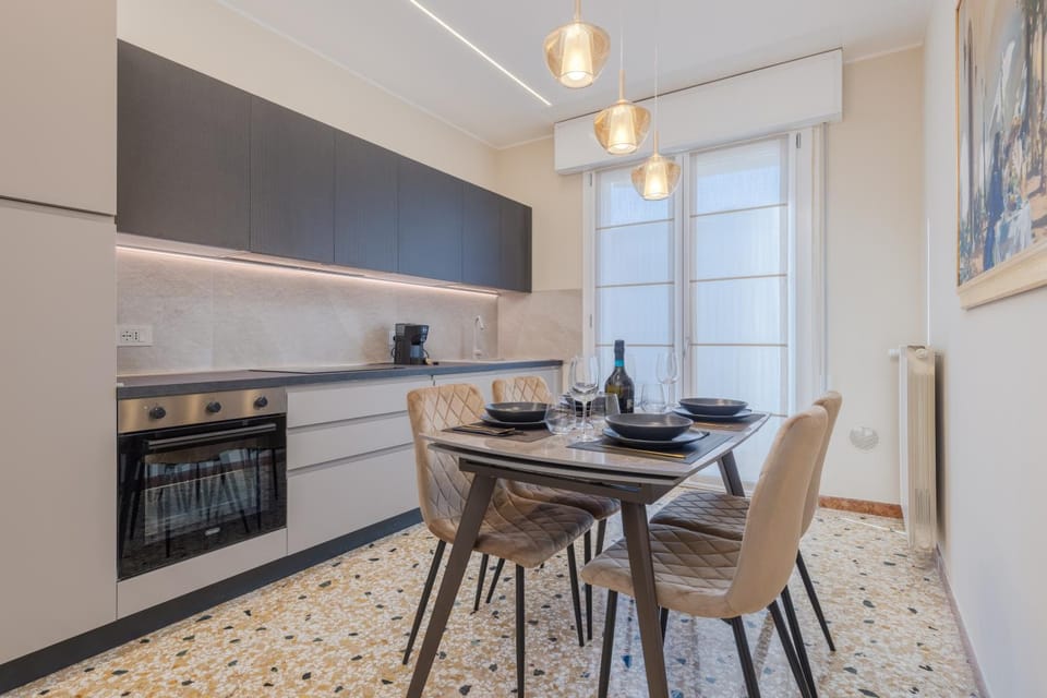 Elegant Executive Flat ,15 min from Venice, Free Parking Apartment in Venice