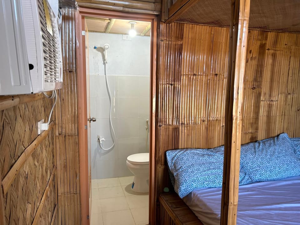 Beachfront Native house with pool Bed and Breakfast in Nasugbu