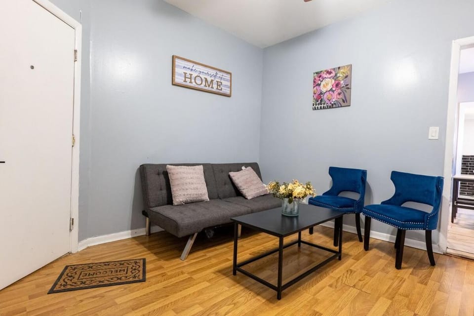 New 3 BR Apt in Elizabeth Railroad Style Path Train Bus Hospital EWR Airport NJ Manhattan NYC Apartment in Elizabeth