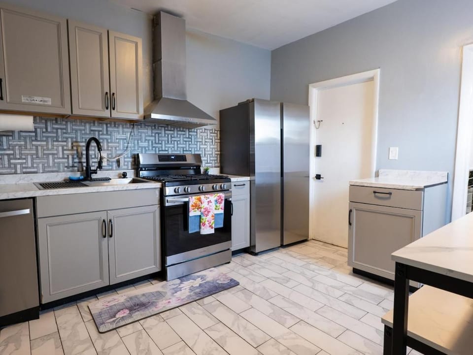 Coffee/tea facilities, Kitchen or kitchenette, Dining area, Communal kitchen, dishwasher, oven, stove, toaster, kitchen, kitchen