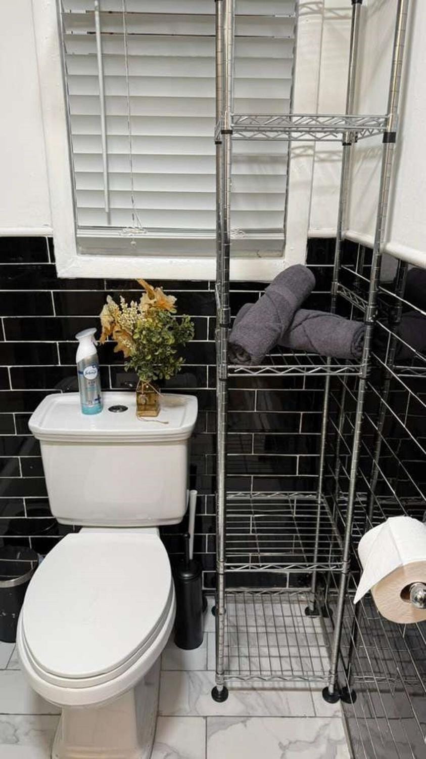 New 3 BR Apt in Elizabeth Railroad Style Path Train Bus Hospital EWR Airport NJ Manhattan NYC Apartment in Elizabeth