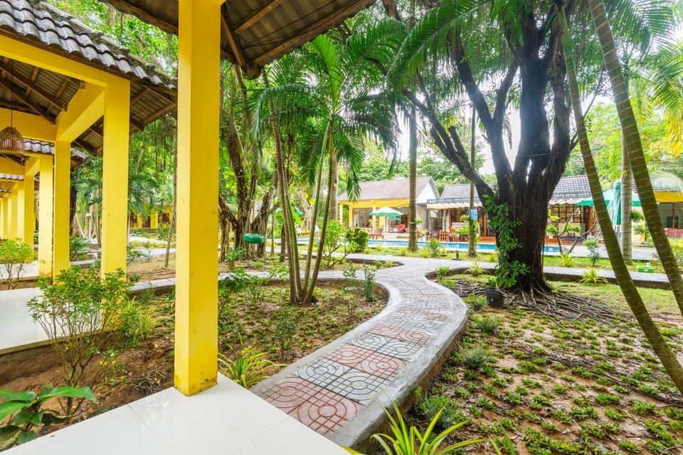 Green Bungalow Garden - Quiet Tropical Retreat, 5 Min To Beach Hotel in Phu Quoc