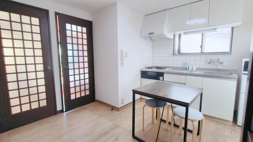 Shinjuku 2bed rooms sunny apart ment#2室1厅阳光公寓#高速无限制网路2X1 Apartment in Shinjuku