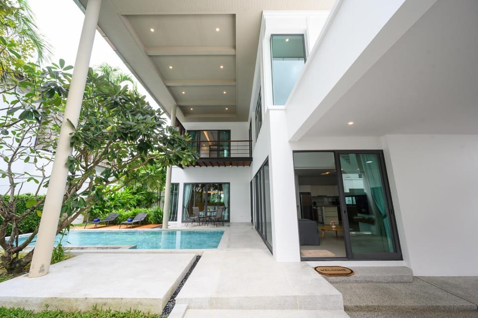Property building, Swimming pool