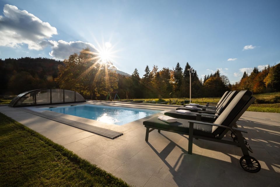 Day, Natural landscape, Pool view, Swimming pool, sunbed