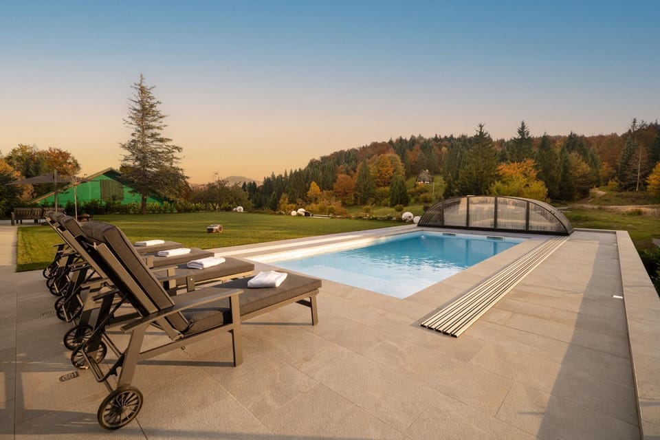 Day, Natural landscape, Pool view, Swimming pool, sunbed