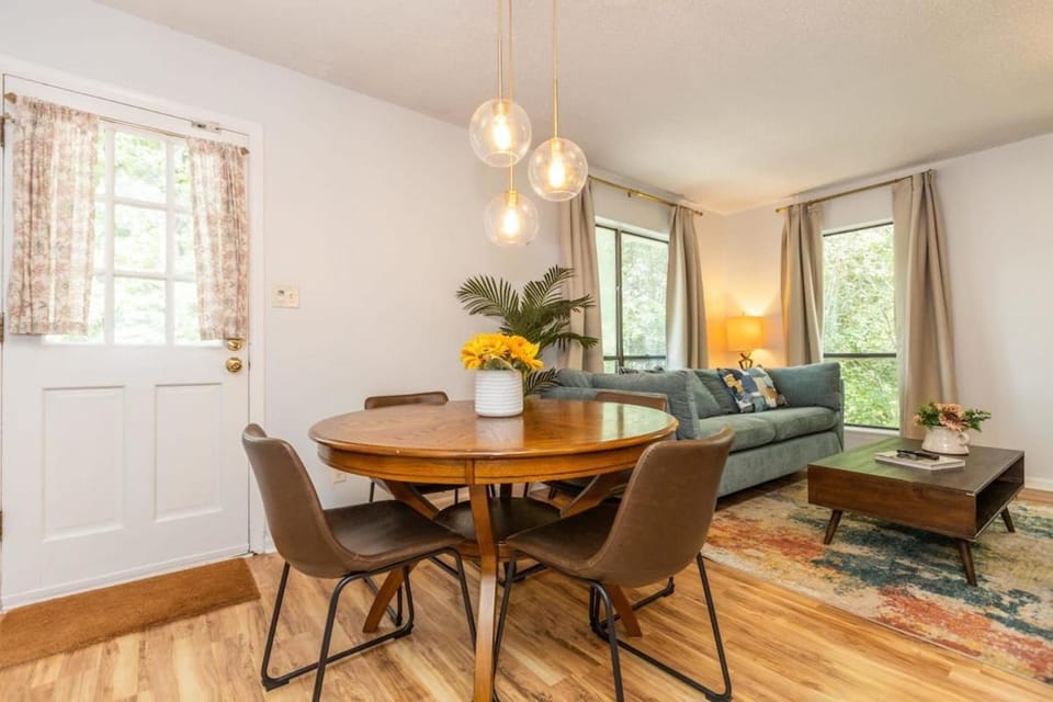 Cozy Single-Story near Pineville Hospital, games House in Pineville