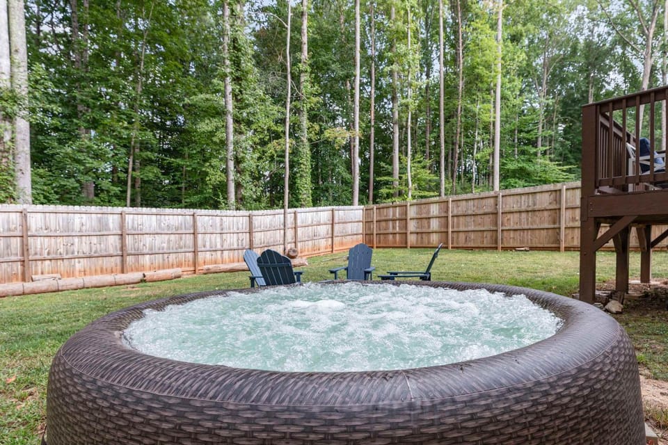 New Listing! Sleeps 11 - Fenced In Backyard House in Charlotte