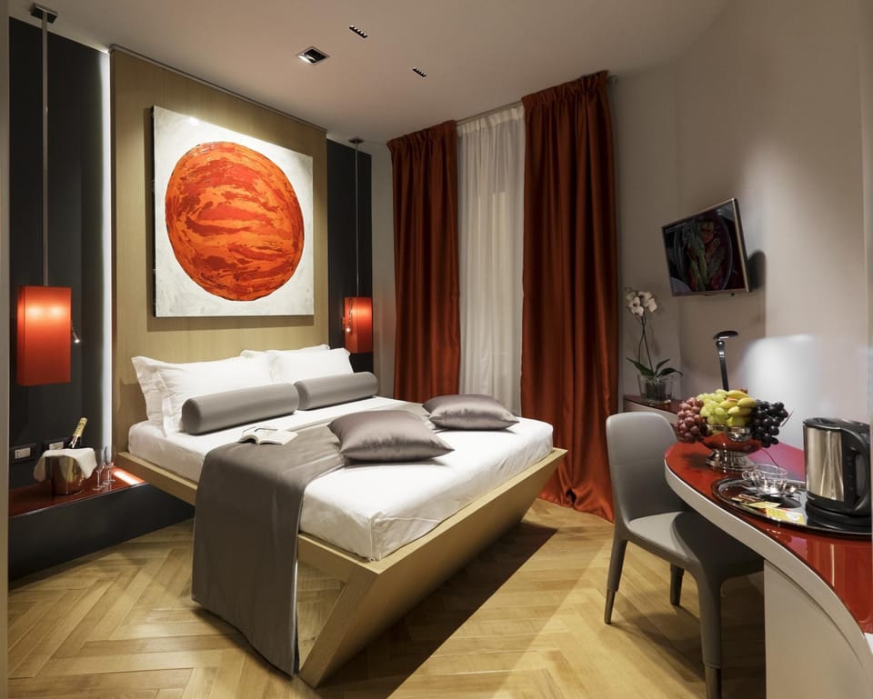 Photo of the whole room, Bedroom