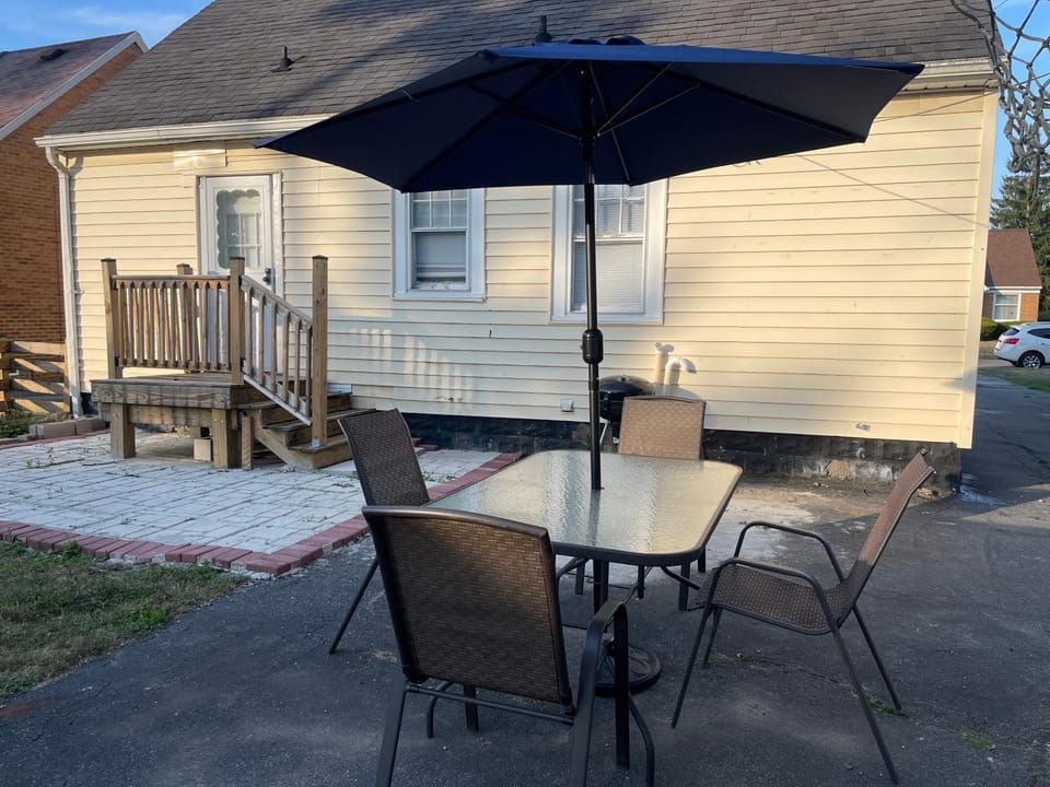 Property building, Patio, Day, Dining area