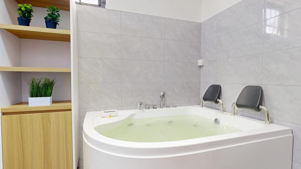 Hot Tub, Hot Tub, Bath