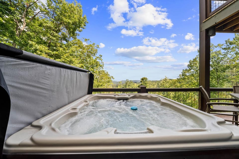 Whispering Ridge Estate House in Watauga