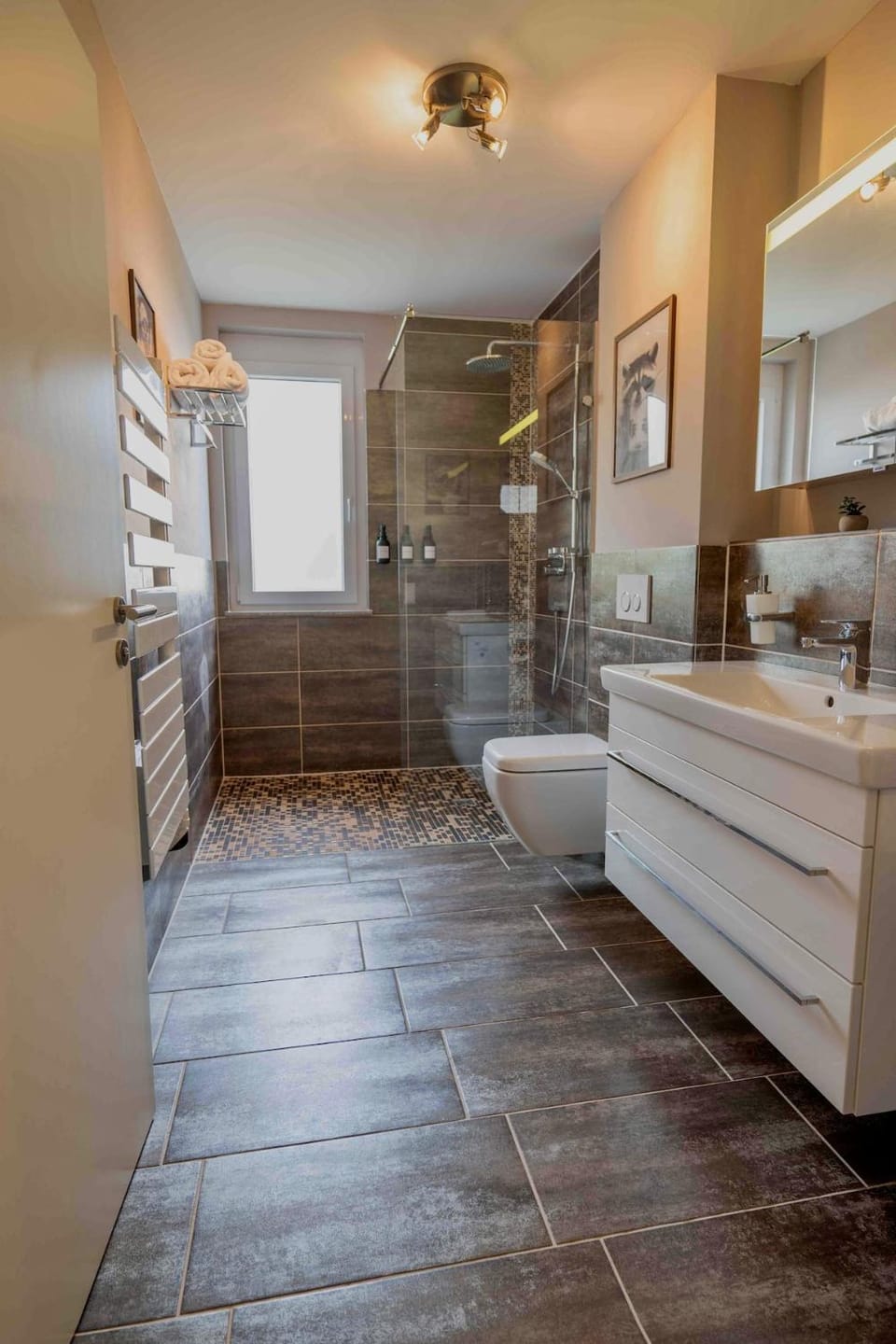 Shower, Toilet, Bathroom, hair dryier, towels, towels
