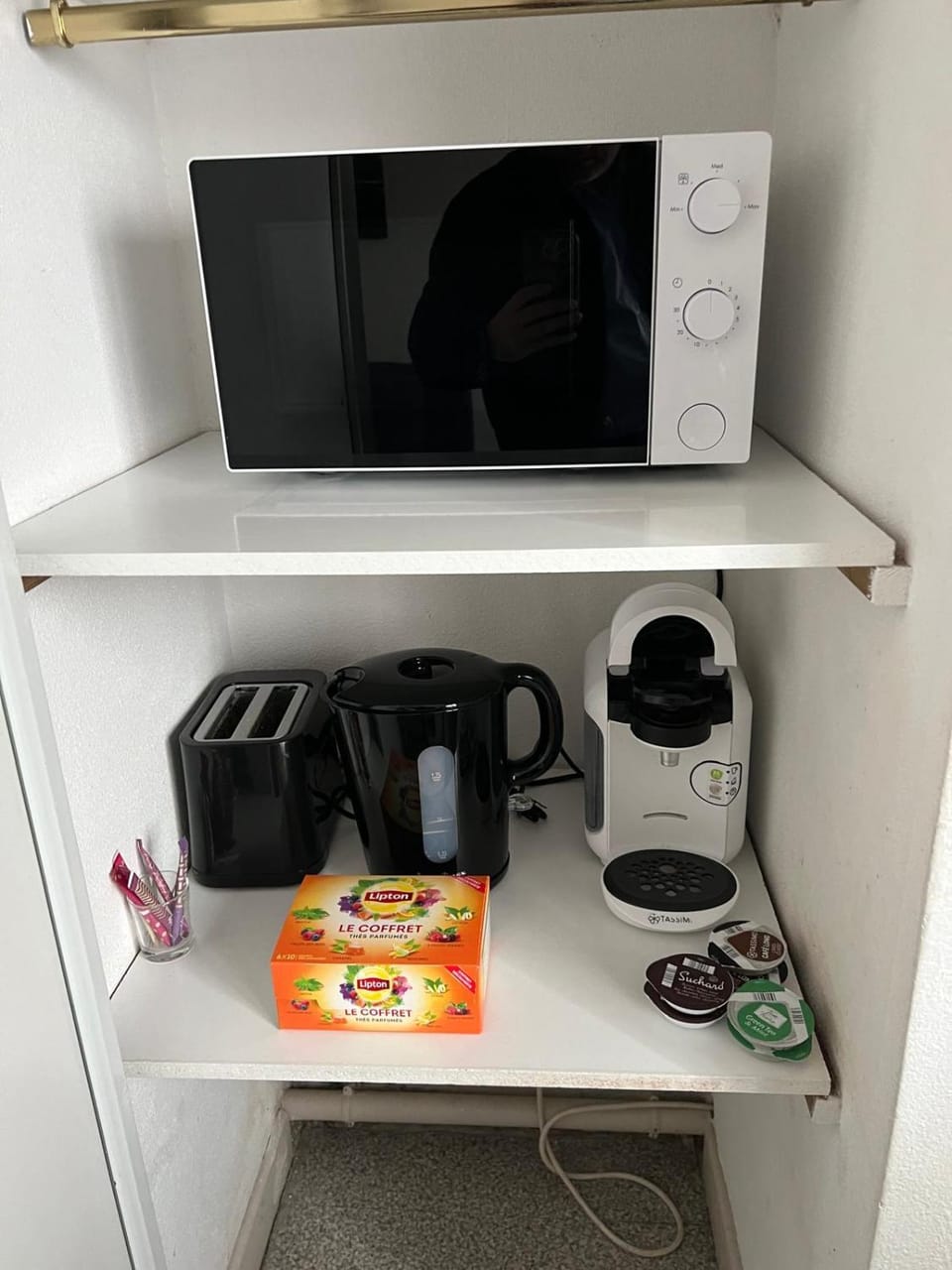 Coffee/tea facilities, microwave, toaster