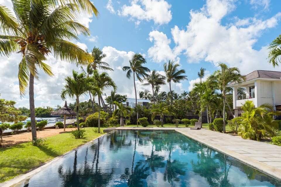 Villa Grand standing pieds dans l'eau GRAND BAIE Villa in Grand Baie