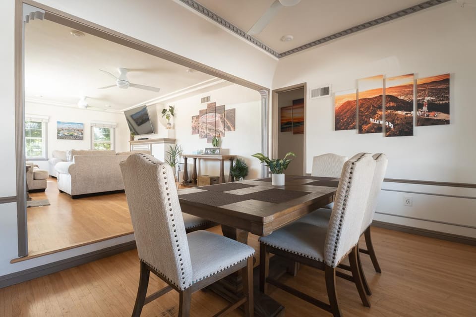 TV and multimedia, Living room, Seating area, Dining area, fireplace