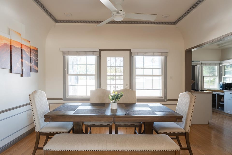 Seating area, Dining area
