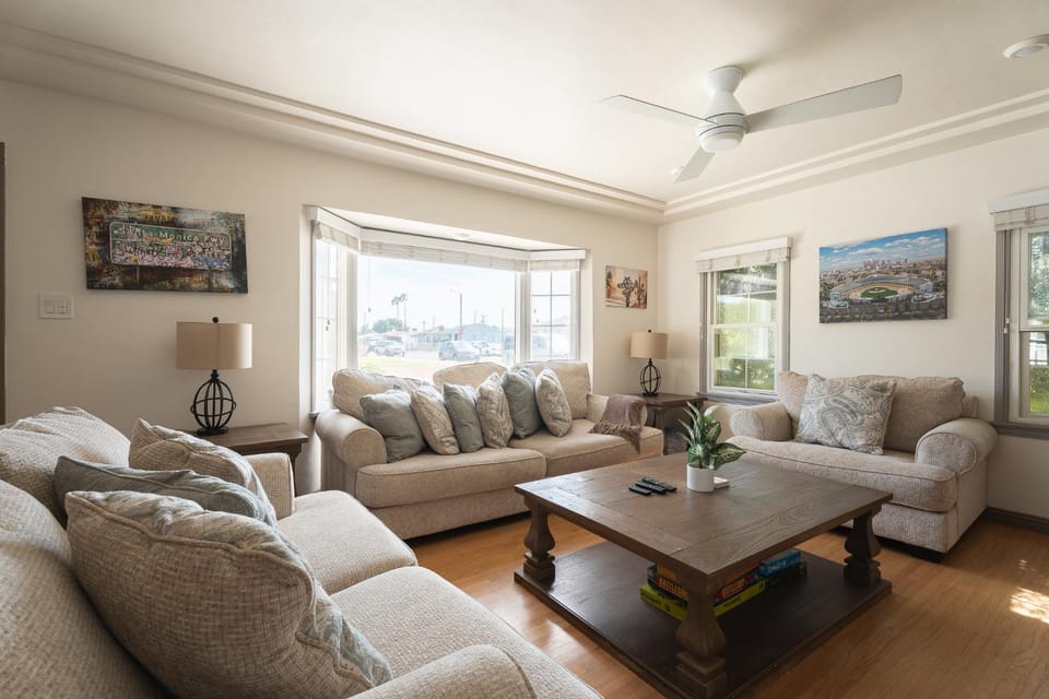 Living room, Photo of the whole room, Seating area