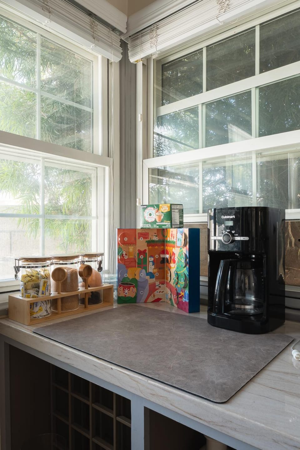 Coffee/tea facilities, Kitchen or kitchenette, Garden view