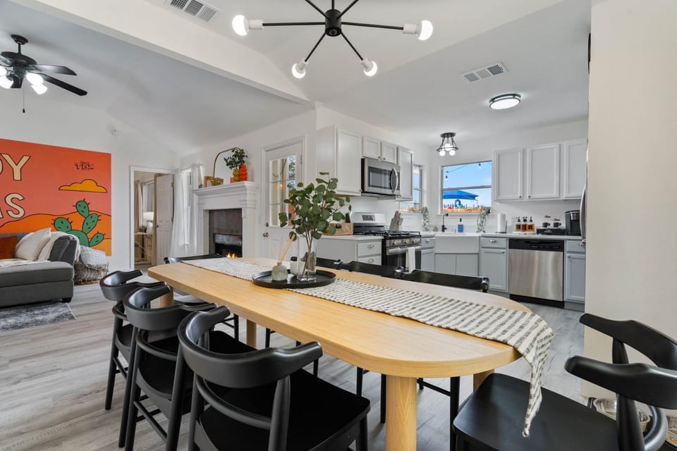 Texas-Style Retreat w Fire Pit, Grill & Ping-Pong Apartment in Leander