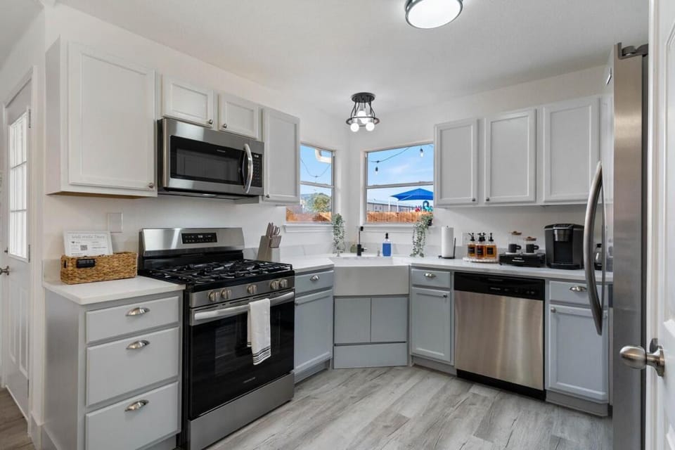 Texas-Style Retreat w Fire Pit, Grill & Ping-Pong Apartment in Leander