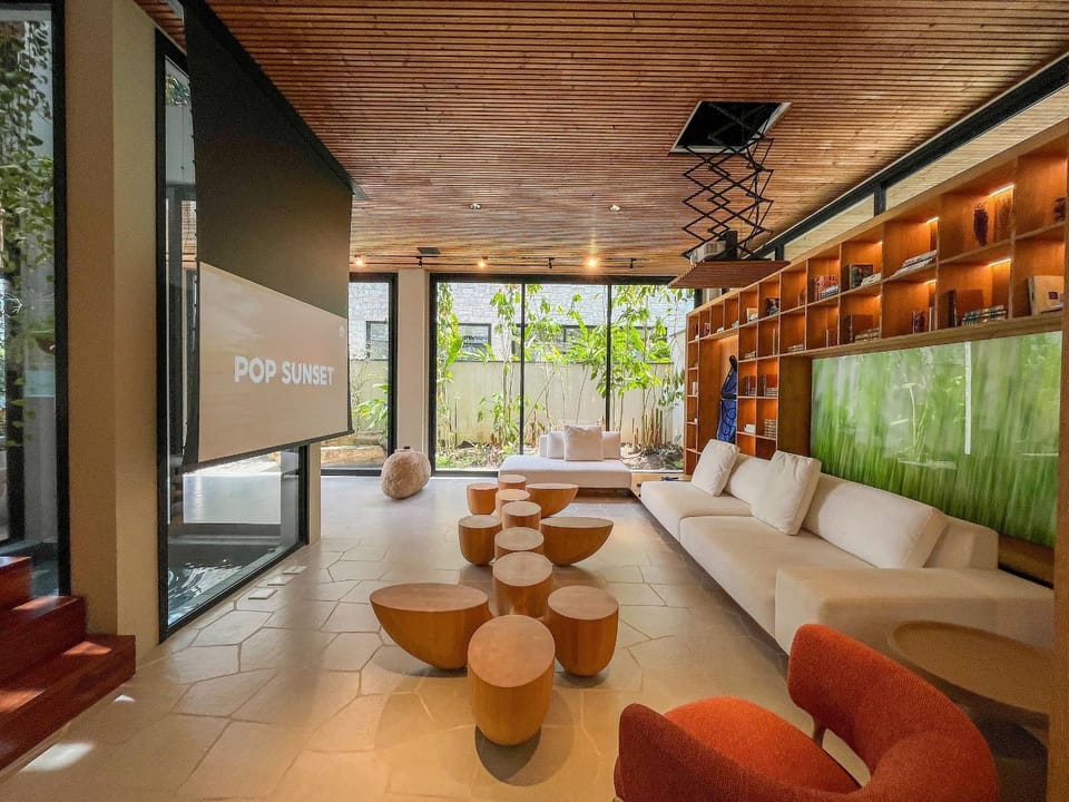 Communal lounge/ TV room