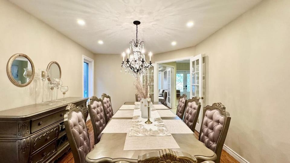Seating area, Dining area