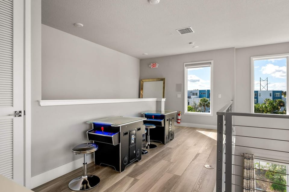 Luxury 5BR w Game Room Pool Golf 6MI to Disney Apartment in Four Corners