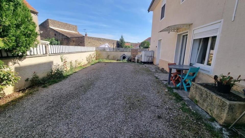 Champvans centre - Appartement calme et tout confort en plein centre du village Apartment in Jura