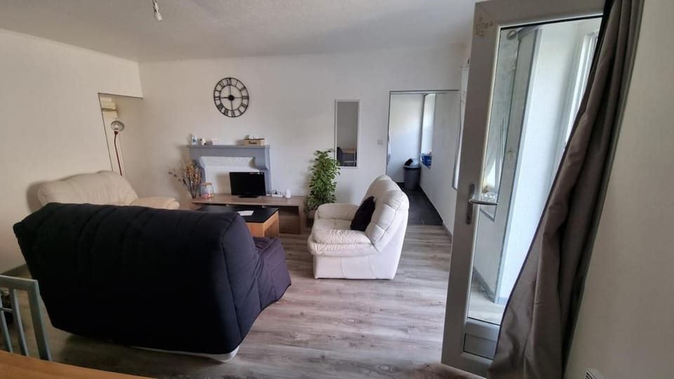 Champvans centre - Appartement calme et tout confort en plein centre du village Apartment in Jura