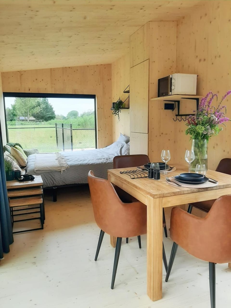 Bed, Photo of the whole room, Dining area, Bedroom