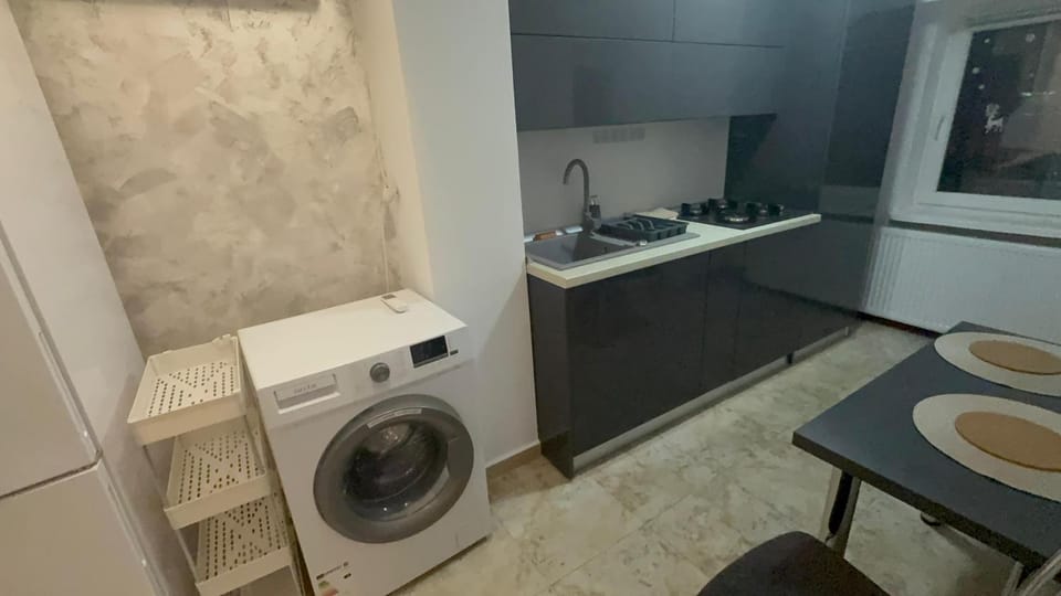 Kitchen or kitchenette, washing machine, dryer