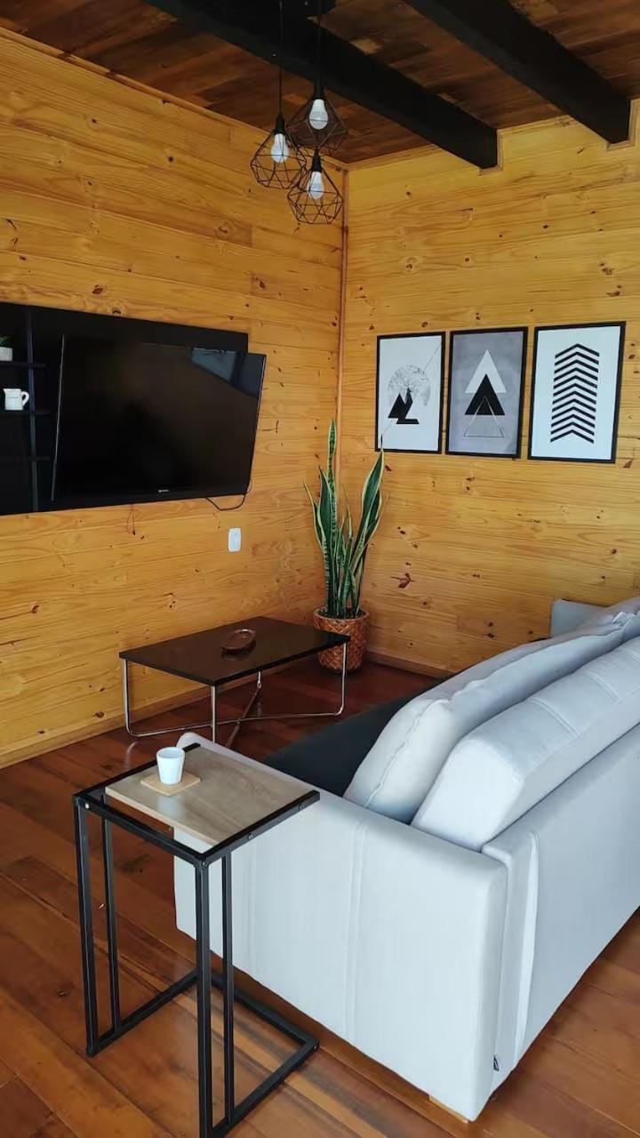 Chalé cruzeiro do sul, hidromassagem, 2 min Thermas Machadinho-RS #1 Nature lodge in State of Santa Catarina