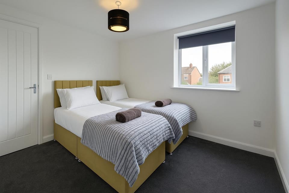Bed, Photo of the whole room, Bedroom, towels